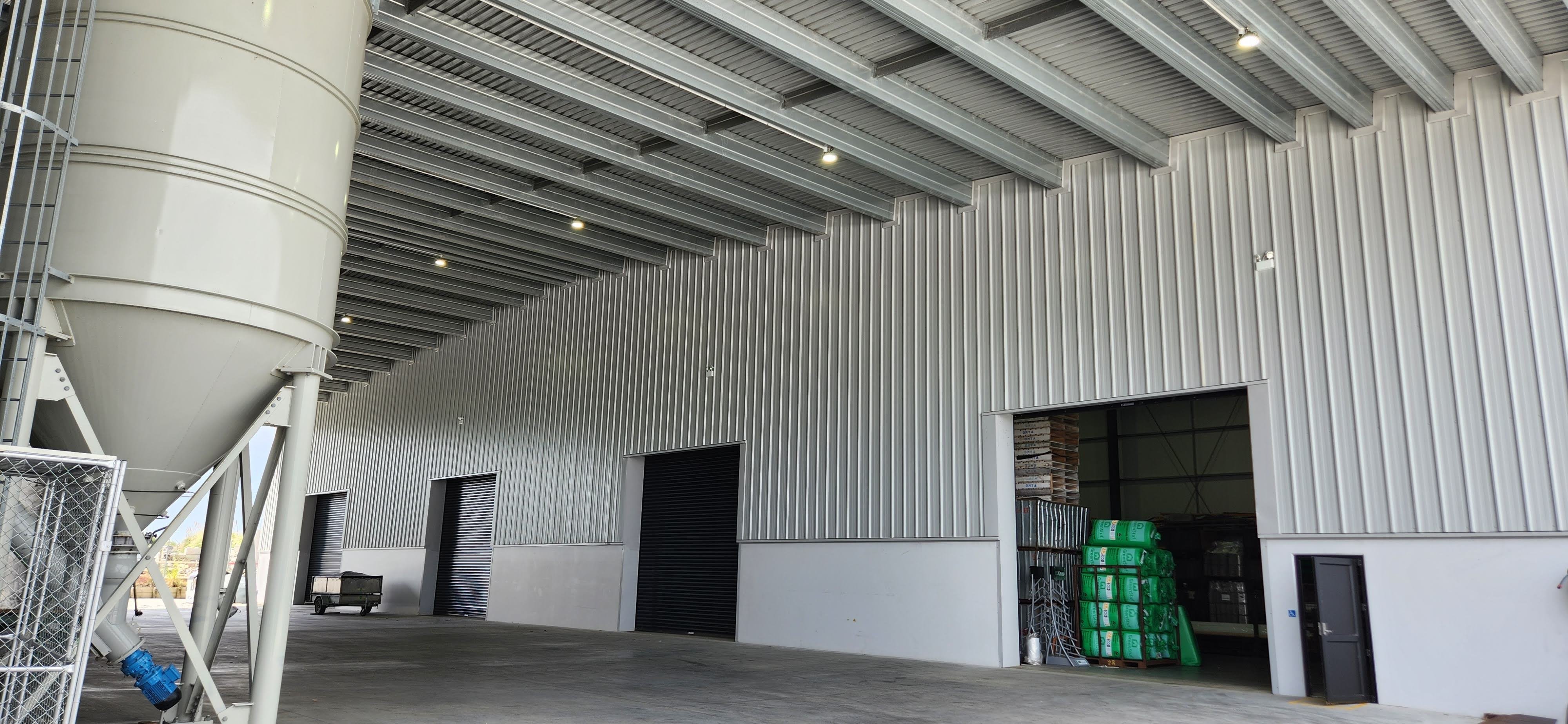 Carpet Mill 20m wide box-beam purlins